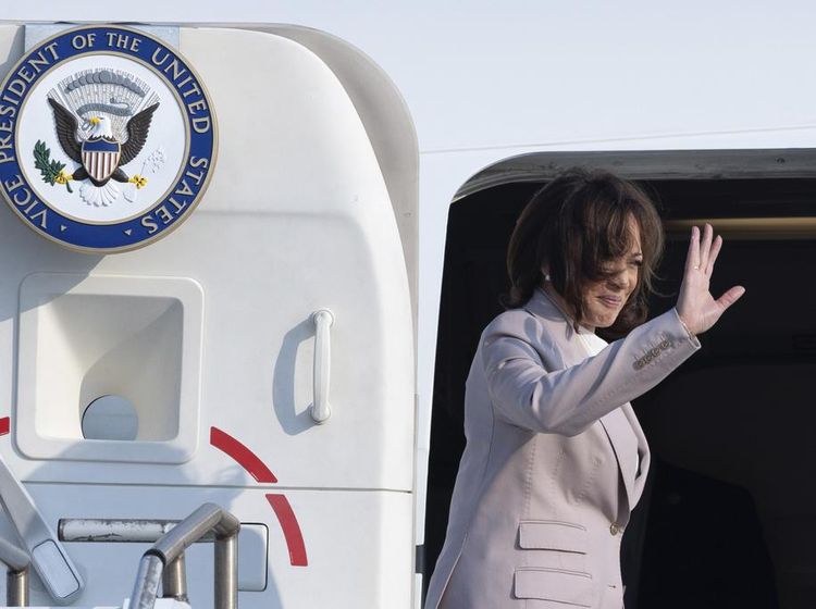 Momen Wapres AS Kamala Harris Tinggalkan Indonesia