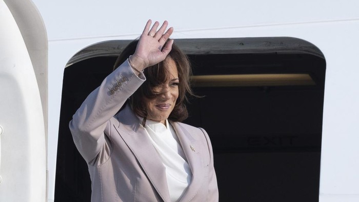 U.S. Vice President Kamala Harris waves as she boards Air Force Two to leave after attending the Association of Southeast Asian Nations (ASEAN) Summit, at Soekarno-Hatta International Airport in Tangerang, Indonesia Thursday, Sept. 7, 2023. (Yasuyoshi Chiba/Pool Photo via AP)
