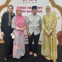 Karena belakangan ini sering berhijab saat menghadiri acara atau kajian, Mona Ratuliu didoakan netizen semoga bisa istiqamah. Foto: Instagram @monaratuliu