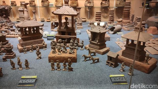 Museum Ganesya Malang dan koleksi bersejarah di dalamnya.