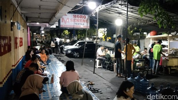 Nasi pecel kuah rawon di Pecel Pucang Moroseneng Surabaya