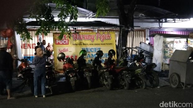 Nasi pecel kuah rawon di Pecel Pucang Moroseneng Surabaya