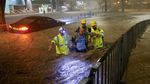 Ngeri! Begini Penampakan Derasnya Arus Banjir di Hong Kong