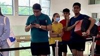 Gokil! Seorang pembeli niat membawa ice cooler sebagai wadah popcorn. Sudah pasti dapat banyak nih!