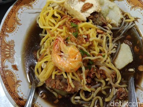 Nikmatnya lontong mie dan es dawet di Pasar Blauran Surabaya Nikmatnya lontong mie dan es dawet di Pasar Blauran Surabaya