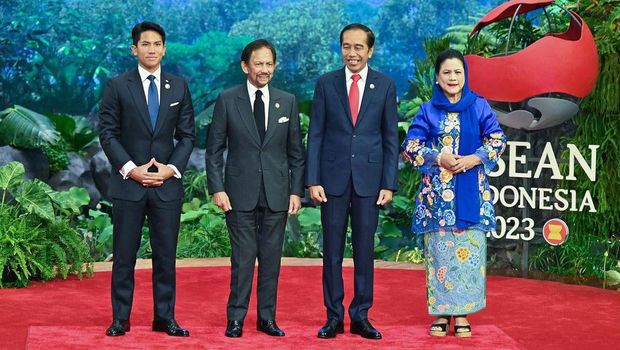 Pangeran Abdul Mateen saat mendampingi ayahnya Sultan Brunei Darussalam, Hassanal Bolkiah, untuk menghadiri rangkaian KTT ASEAN di Jakarta. (Instagram @tmski)