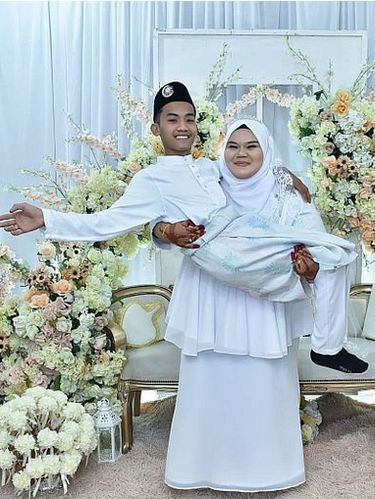 pasangan Putera Hafizuddin Sa'aidin dan Siti Nurain Md Zamry, viral di media sosial. pasangan Putera Hafizuddin Sa'aidin dan Siti Nurain Md Zamry, viral di media sosial.