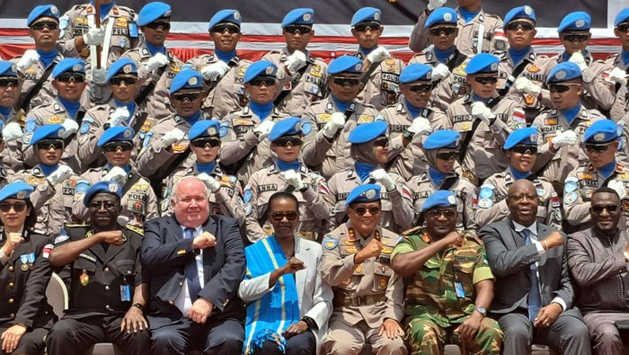 Pasukan FPU 4 Indonesia telah menjalankan misi perdamaian di Bangui, Afrika Tengah. Setelah setahun bertugas, mereka diberikan medali penghargaan oleh PBB.