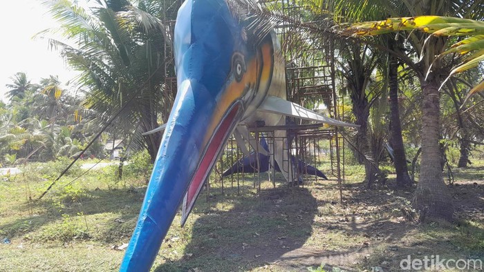 Patung ikan marlin Pangandaran. Patung ikan marlin Pangandaran.