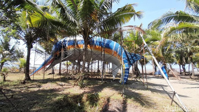 Patung ikan marlin Pangandaran.