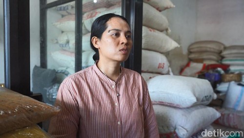 Pedagang beras di Pasar Galiran, Klungkung, Bali.