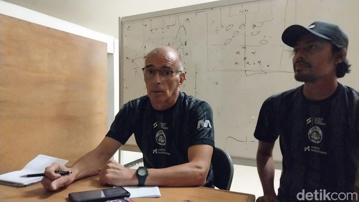 Pelatih Arema FC Fernando Valente