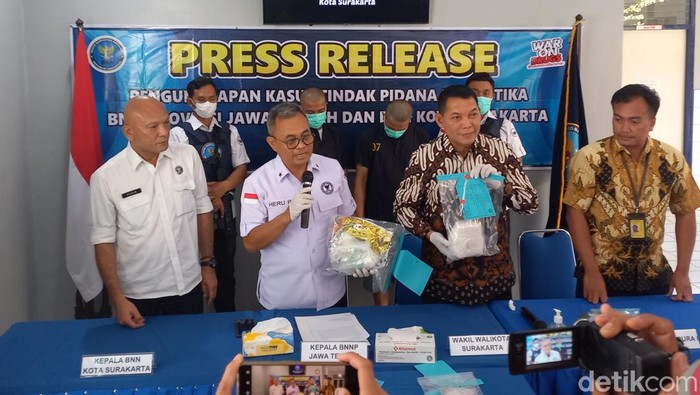 Pengedar ditangkap selundupkan 1 kg sabu lewat Bandara Adi Soemarmo Solo, Jumat (8/9/2023).