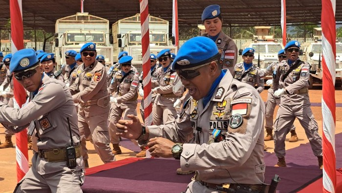 Penghargaan diberikan kepada 140 pasukan FPU Indonesia dan 18 Individual Police Officer (IPO). Penghargaan diberikan langsung oleh Senior Representative Secretary General, Valentine Rugwabiza. Penghargaan diberikan kepada 140 pasukan FPU Indonesia dan 18 Individual Police Officer (IPO). Penghargaan diberikan langsung oleh Senior Representative Secretary General, Valentine Rugwabiza.