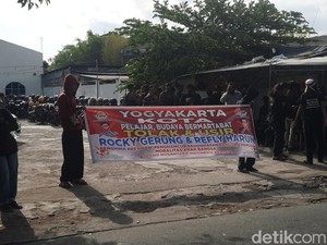 Massa Tolak Rocky Gerung dan Refly Harun Isi Diskusi IMM-HMI di Sleman