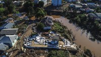 Bencana itu menewaskan sedikitnya 31 orang dan menyebabkan 2.300 orang kehilangan tempat tinggal, kata pihak berwenang. Sementara lebih dari 3.000 orang lainnya harus mengungsi dari rumah mereka.