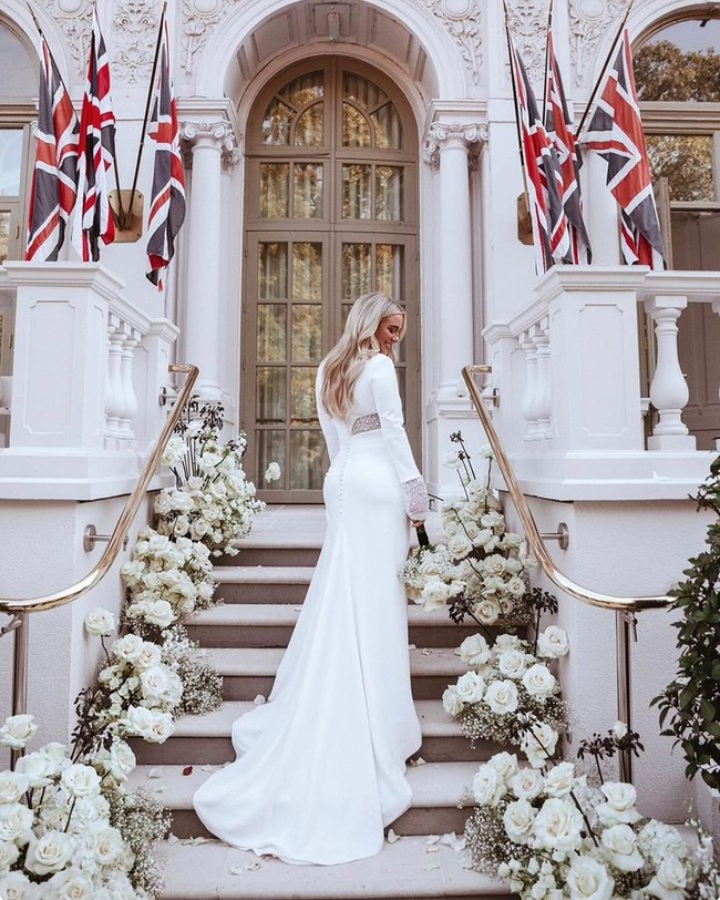 Hubungan Mahrez dengan Taylor Ward cukup mendapat atensi publik. Taylor sendiri sudah dikenal publik karena ia merupakan anak dari bintang Real Housewives Of Cheshire, Dawn Ward. Sebelumnya wanita 23 tahun tersebut pun pernah berpacaran dengan pemain bola teman satu tim suaminya, Sergio Aguero. Foto: Instagram