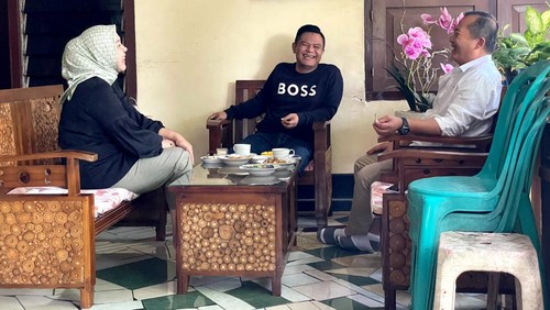 Pertemuan Eks Dubes RI untuk Turki Lalu Muhammad Iqbal (kanan) dengan Ketua DPD Demokrat NTB Indra Jaya Usman (tengah) di Kekeri, Lombok Barat pada Jumat (8/9/2023). Foto: Istimewa (Dok Indra Jaya Usman)