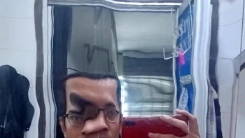 Ayahnya baru saja mengganti kaca yang sebenarnya baik-baik saja untuk mendapatkan kaca yang satu ini. Foto: Rndmdudu/Reddit