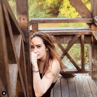 Mualaf pada tahun 2016 dan mantap berhijab di 2017 setelah menikah, penampilan Putri Anne kini sudah berbeda. Putri Anne sendiri telah mengisyaratkan melepas hijabnya pada Mei 2023. Foto: Instagram/@anneofficial1990