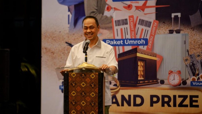 Pameran 'Halal Fair' bertajuk 'Halal Way to Life' digelar di Jakarta. Ratusan UMKM meramaikan pameran ini dengan beragam produk halal mulai dari travel hingga kuliner.