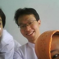 Melalui video klarifikasi mengenai wajah aslinya yang viral, dokter Richard menceritakan jika dirinya memang terlahir dari keluarga tidak mampu. Oleh karena itu sebelumnya ia tak pernah mengenal perawatan. Dokter Richard mengaku baru mulai melakukan perawatan setelah dia menjadi dokter. Foto: Instagram/@dr.richard_lee
