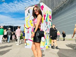 8 Gaya Terbaru Eks PM Finlandia Sanna Marin Setelah Mundur dari Dunia Politik