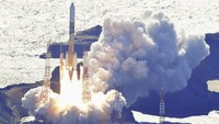 An HII-A rocket is launched from the launch pad at Tanegashima Space Center in Kagoshima, southern Japan Thursday, Sept. 7, 2023.  Japan launched a rocket Thursday carrying an X-ray telescope that will explore the origins of the universe as well as a small lunar lander.  (Kyodo News via AP)
