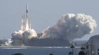 An HII-A rocket is launched from the launch pad at Tanegashima Space Center in Kagoshima, southern Japan Thursday, Sept. 7, 2023.  Japan launched a rocket Thursday carrying an X-ray telescope that will explore the origins of the universe as well as a small lunar lander.  (Kyodo News via AP)