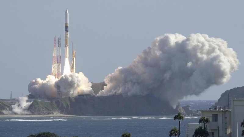 An HII-A rocket is launched from the launch pad at Tanegashima Space Center in Kagoshima, southern Japan Thursday, Sept. 7, 2023.  Japan launched a rocket Thursday carrying an X-ray telescope that will explore the origins of the universe as well as a small lunar lander.  (Kyodo News via AP)