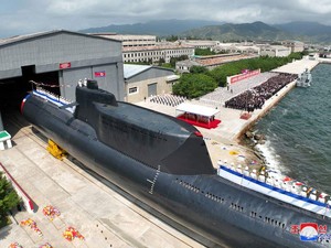 Kim Jong Un Luncurkan Kapal Selam Nuklir Terbaru!