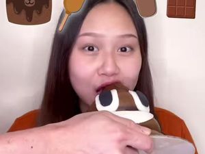 Seru! Jelang Melahirkan, Sisca Kohl Cicip Makanan Sesuai Emoji