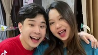 Pasangan Sisca Kohl dan Jess No Limit sudah menantikan kehadiran buah hati. Tak lama setelah menikah keduanya langsung dikaruniai seorang anak. Foto: Instagram/siscakohl