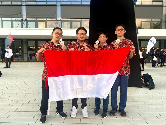 Siswa Indonesia Raih 4 Medali Olimpiade Informatika Internasional.