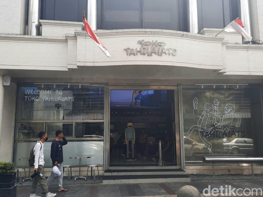 Toko Tahilalats di Jalan Braga Bandung