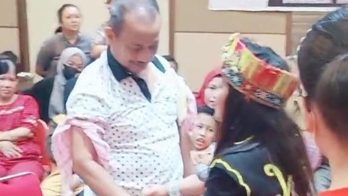 TSO saat berobat ke Ida Dayak