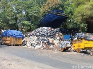 Tumpukan Sampah Perparah Polusi Udara di Bandung Raya