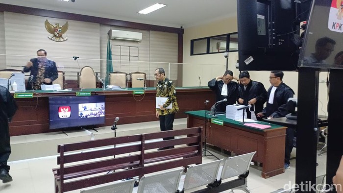 Tuntutan Sahat Tua Simanjuntak