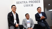 Caranya dengan memberikan pembiayaan murah berupa Kredit UMKM dan KUR.