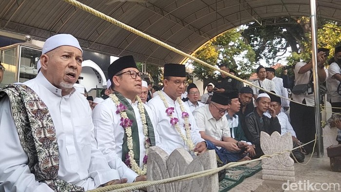 Anies-Cak Imin ziarah ke makam Sunan Ampel Surabaya