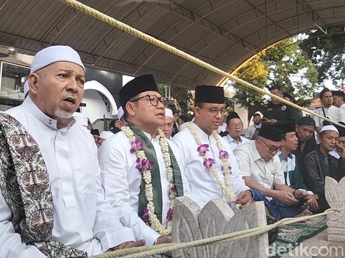 Anies-Cak Imin ziarah ke makam Sunan Ampel Surabaya