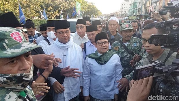 Anies-Cak Imin ziarah ke makam Sunan Ampel Surabaya