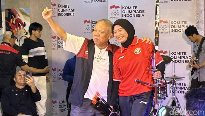 Atlet panahan Diananda Choirunisa dan MenPUPR Basuki Hadimuljono