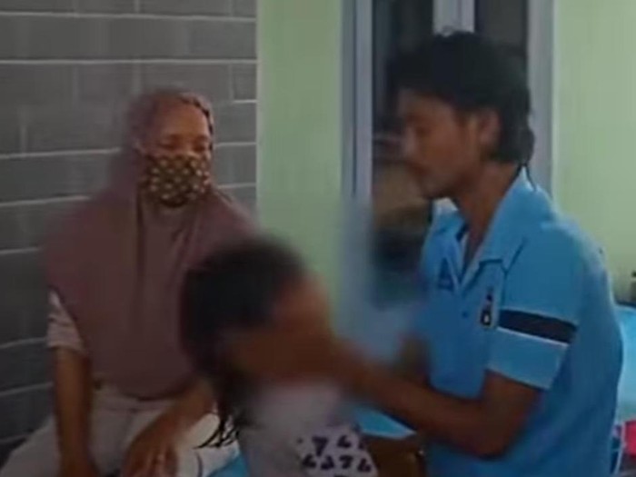 Hadi, pelaku penganiayaan pamitan ke anaknya saat dijemput polisi.