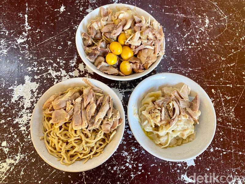 Dari Gerobak Kecil, Bakmi Asui Kini Jadi Legenda Bakmi Ayam Kampung di Jakarta Barat Dari Gerobak Kecil, Bakmi Asui Kini Jadi Legenda Bakmi Ayam Kampung di Jakarta Barat