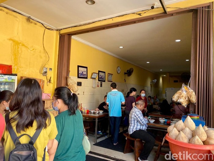 Dari Gerobak Kecil, Bakmi Asui Kini Jadi Legenda Bakmi Ayam Kampung di Jakarta Barat