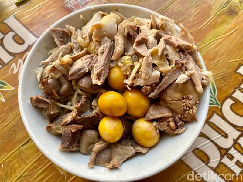 Dari Gerobak Kecil, Bakmi Asui Kini Jadi Legenda Bakmi Ayam Kampung di Jakarta Barat