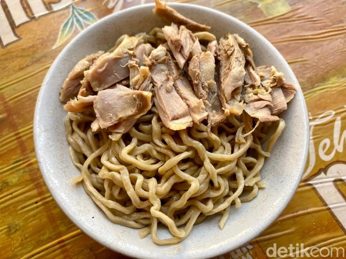 Dari Gerobak Kecil, Bakmi Asui Kini Jadi Legenda Bakmi Ayam Kampung di Jakarta Barat