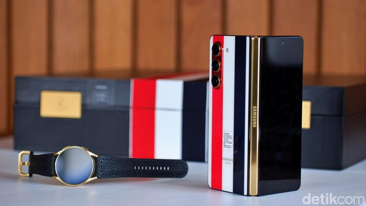 Galaxy Z Fold 5 Thom Browne