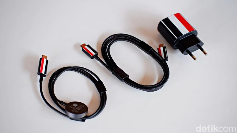 Galaxy Z Fold 5 Thom Browne